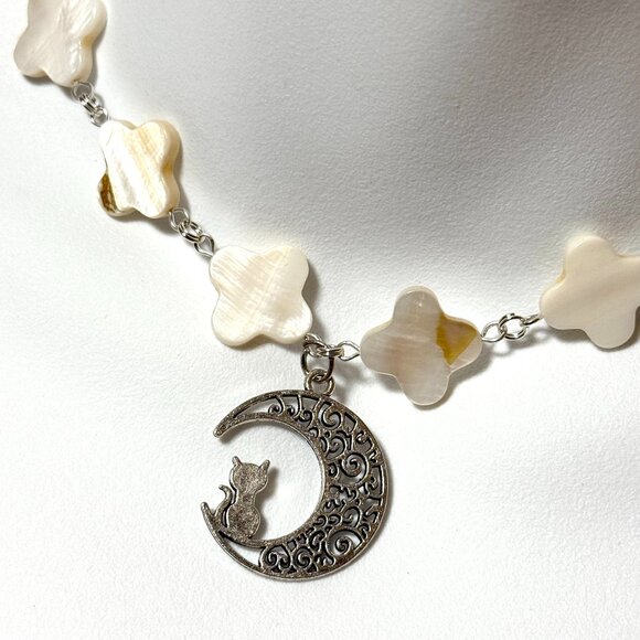 White Mother of Pearl Clover Beaded Short Necklace + Cat on the Moon Pendant - Picture 1 of 13